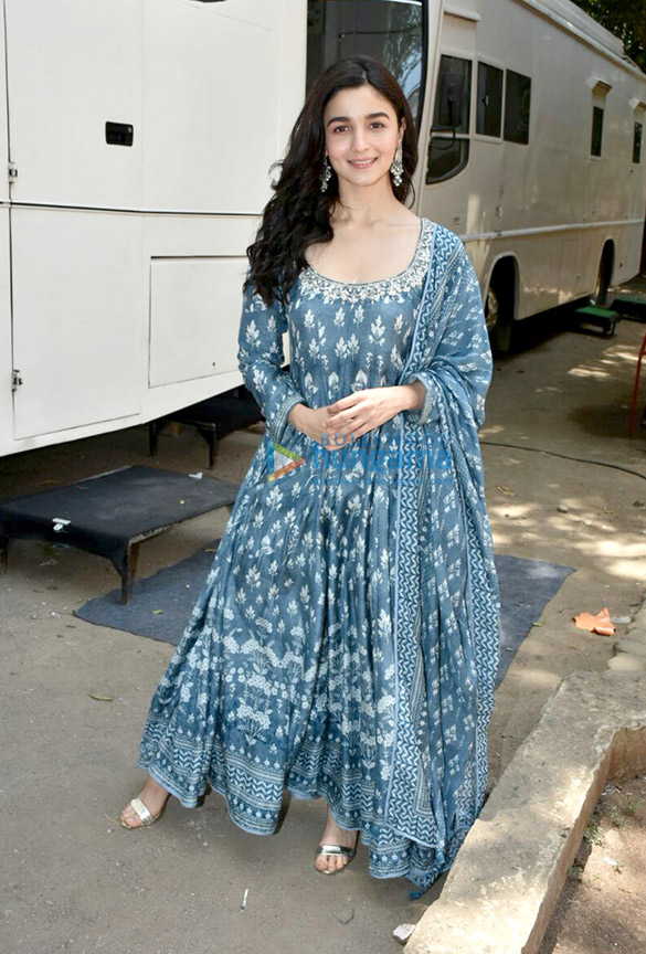 alia bhatt spotted at mehboob studio in bandra 1