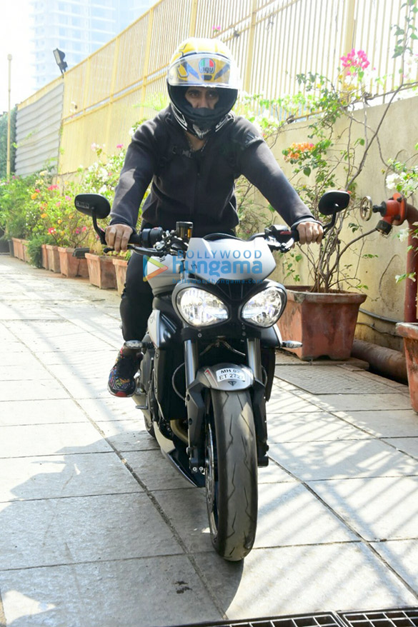 amit sadh snapped riding his super bike 1