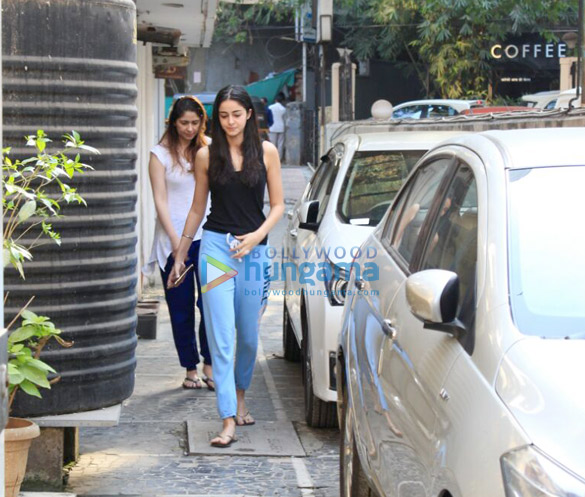 ananya panday snapped in bandra 1