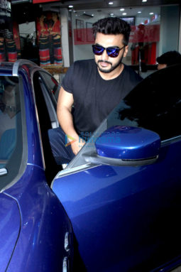 Arjun Kapoor spotted at Shoojit Sircar's office in Juhu
