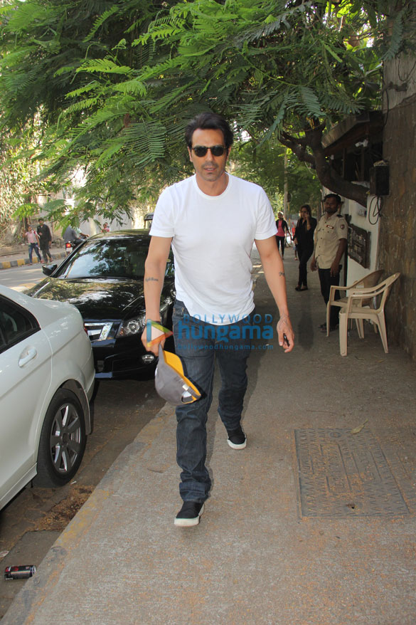 Arjun Rampal spotted at Hakim’s Aalim in Bandra Arjun Rampal spotted at Hakim’s Aalim in Bandra