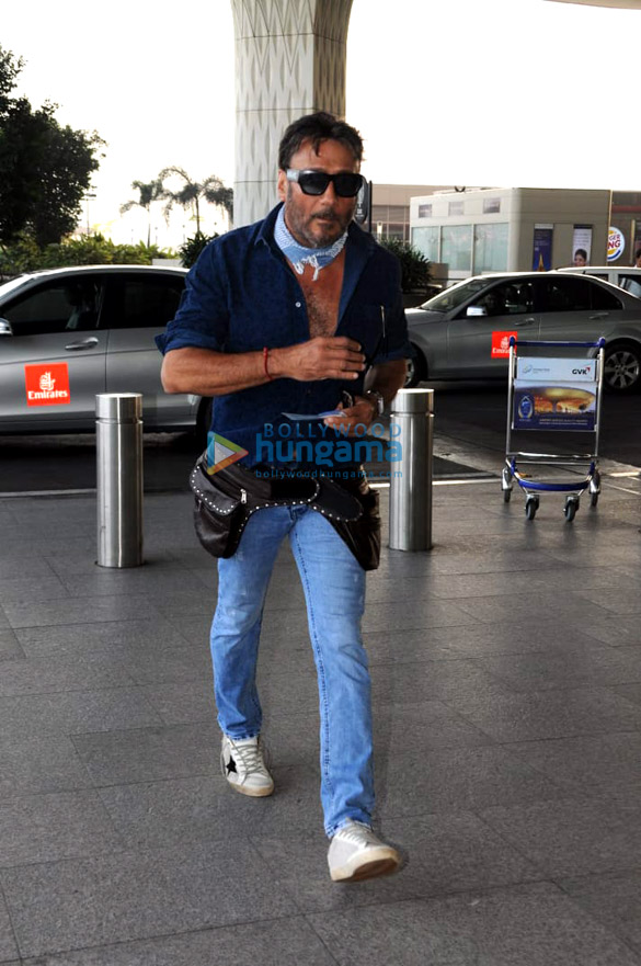 athiya shetty elli avram and others snapped at the airport 3