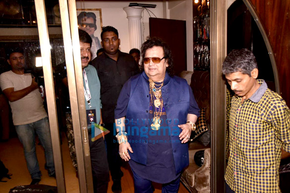 bappi lahiri celebrates his entry into a records book 1