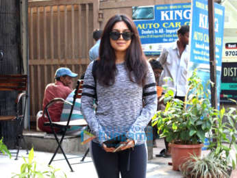 Bhumi Pednekar snapped at Beyond Beauty salon in Juhu