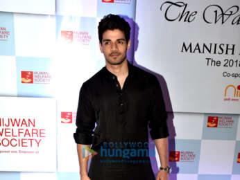 Celebs attend Manish Malhotra's show The Walk of Mijwan