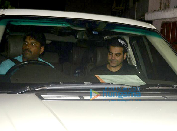 celebs snapped at salman khans home in bandra 2