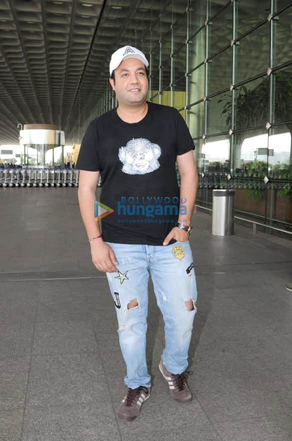 disha patani and varun sharma snapped at the airport 4