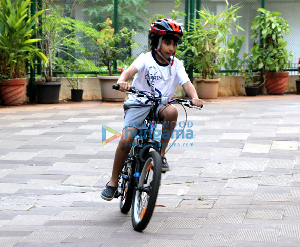 emraan hashmi son ayaan hashmi spotted while cycling 3