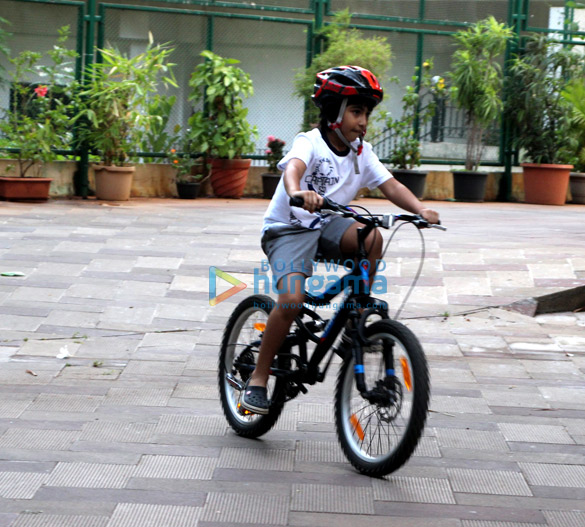 emraan hashmi son ayaan hashmi spotted while cycling 5