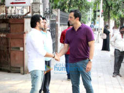 Emraan Hashmi spotted with Atul Kasbekar in Bandra