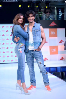 Esha Gupta and Vidyut Jammwal snapped at a fashion show