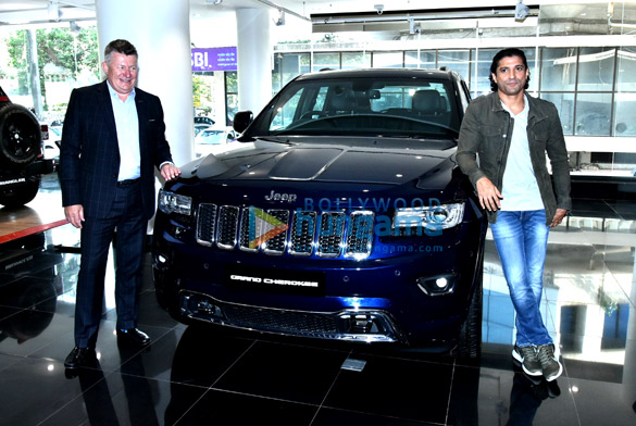 farhan akhtar promotes jeep 3