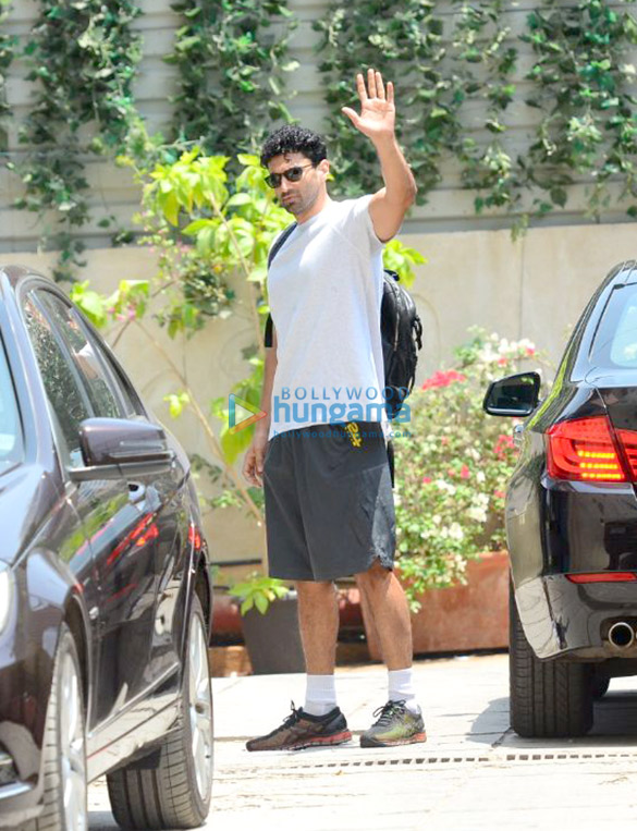 fatima sana shaikh aditya roy kapur and others spotted at the gym in bandra 6