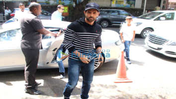 Hrithik Roshan snapped with family at Hakkasan in Bandra