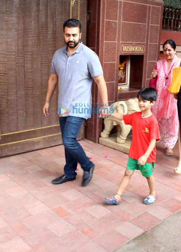 raj kundra and shilpa shetty with her family spotted at son vivaans school in juhu 5