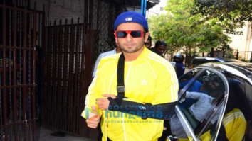SPOTTED! Injured Ranveer Singh continues with Gully Boy and here’s the proof