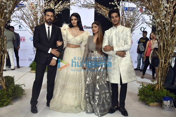 ishaan khatter and malavika mohanan walk the ramp for falguni shane peacock 1