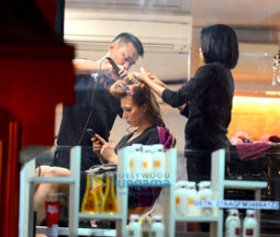 Iulia Vântur snapped at a salon