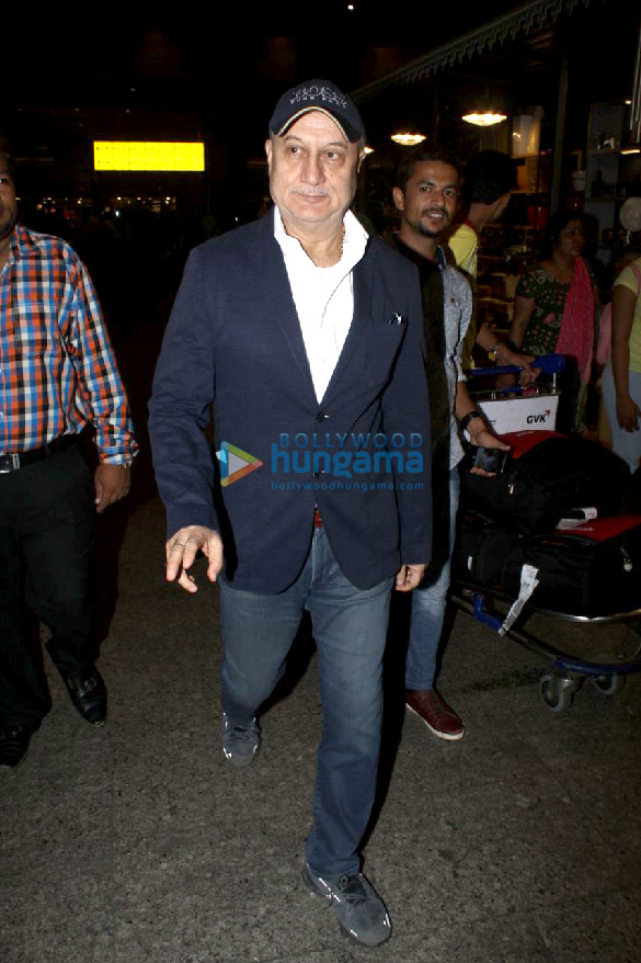 jacqueline fernandez urvashi rautela fatima sana shaikh and others snapped at the airport 4