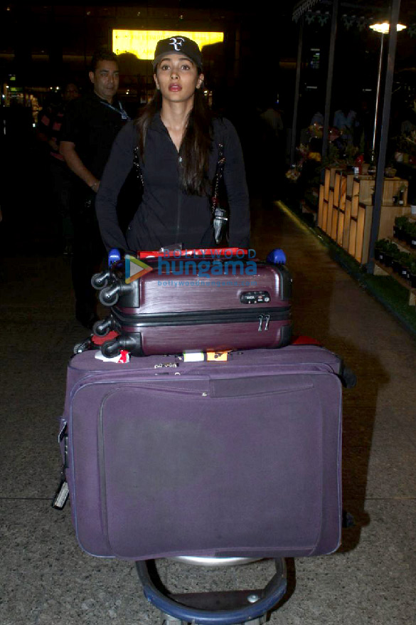 jacqueline fernandez urvashi rautela fatima sana shaikh and others snapped at the airport 5