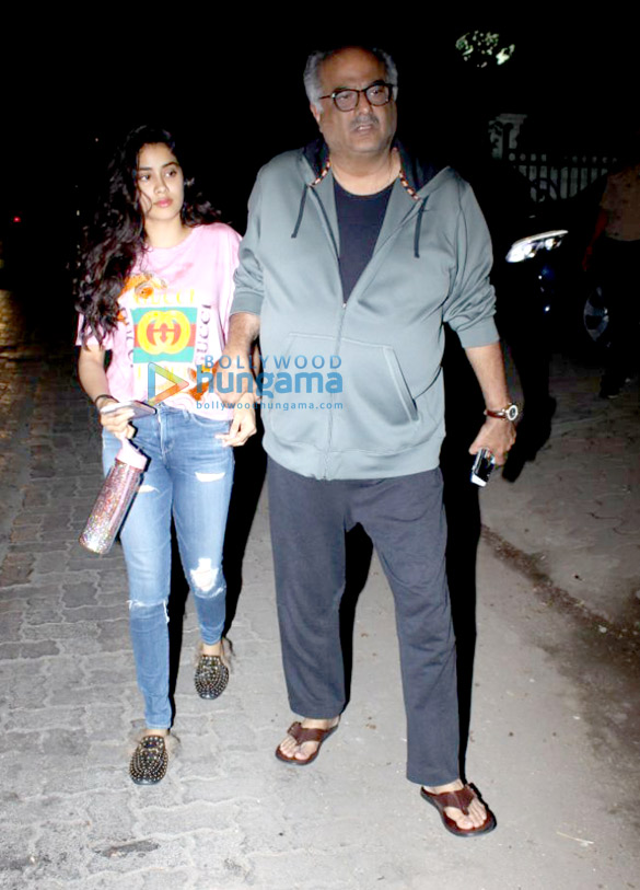 janhvi kapoor and boney kapoor spotted at arjun kapoors house 6