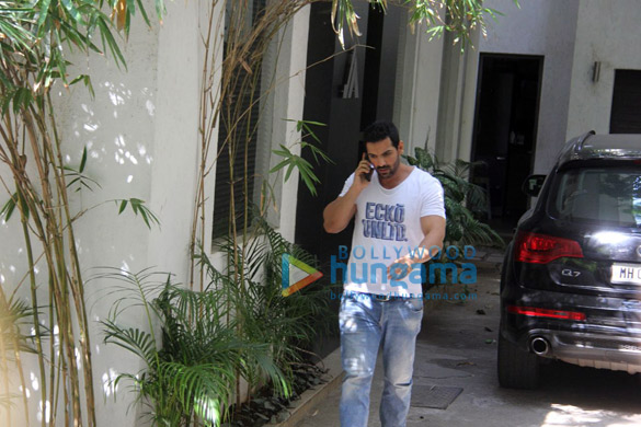 john abraham spotted in bandra 1