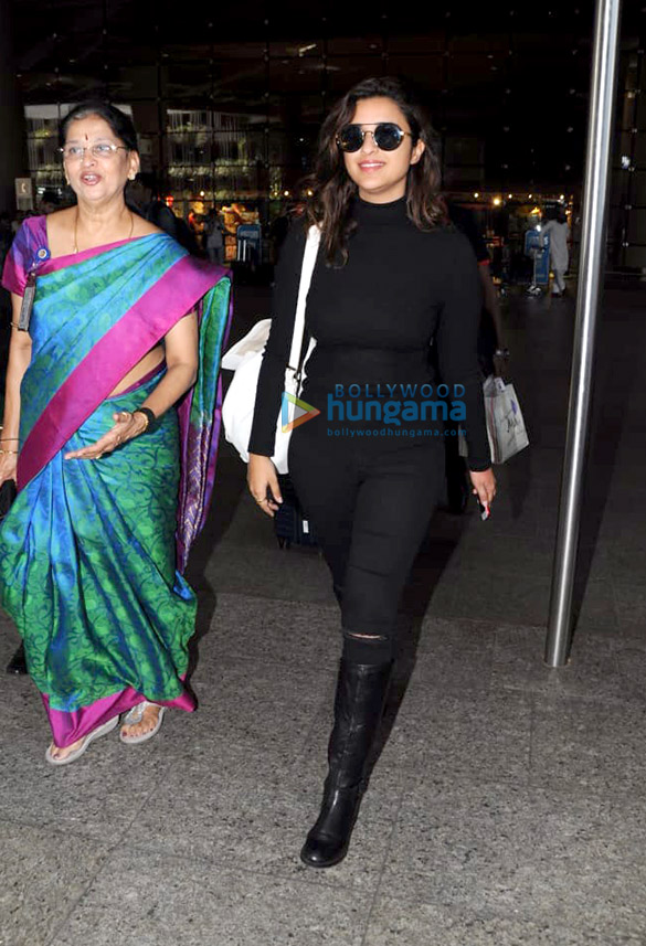 Snapped At Airport : Anushka Sharma, Kangana Ranaut - Koimoi
