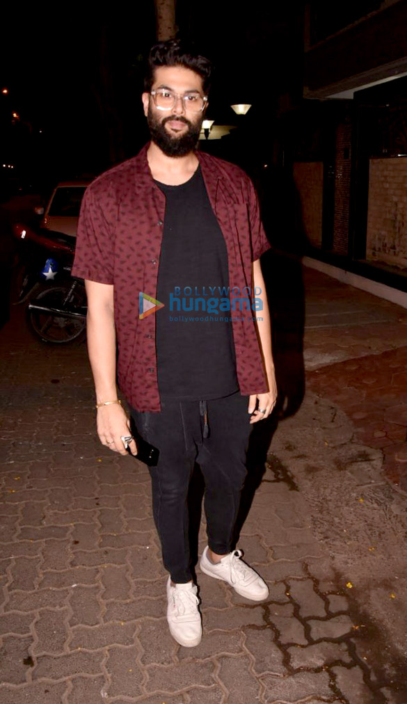 karan johar sanjay kapoor and others snapped at a party at sonam kapoors house 5