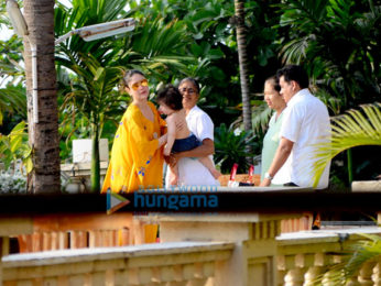 Kareena Kapoor Khan, Saif Ali Khan and Taimur snapped by the pool side at Amrita Arora's residence