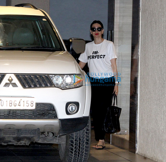 kareena and karisma snapped with taimur in bandra 4