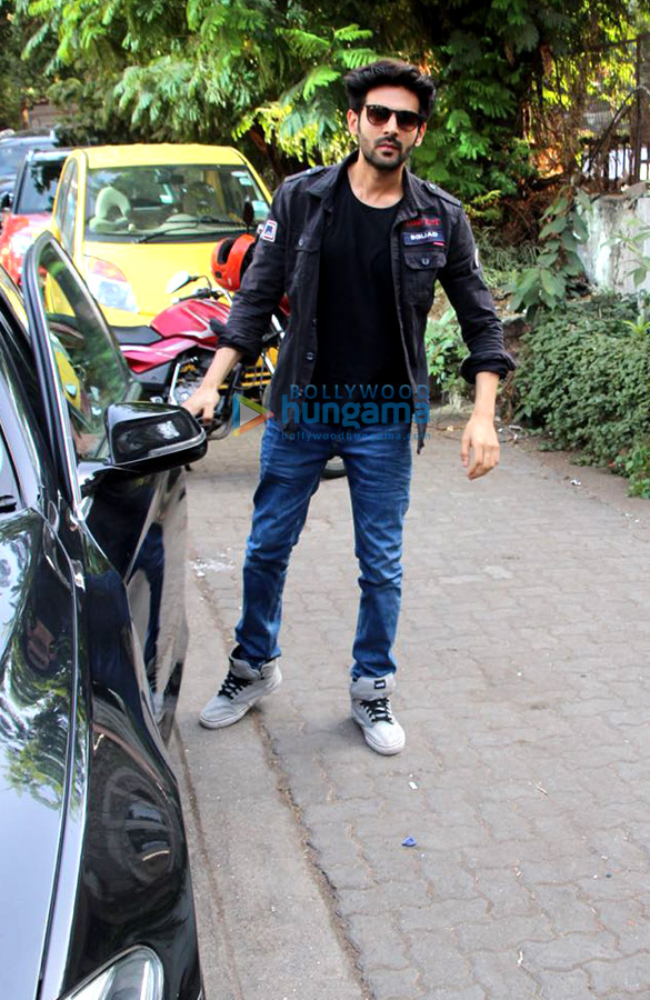 kartik aaryan snapped in bandra 5 2