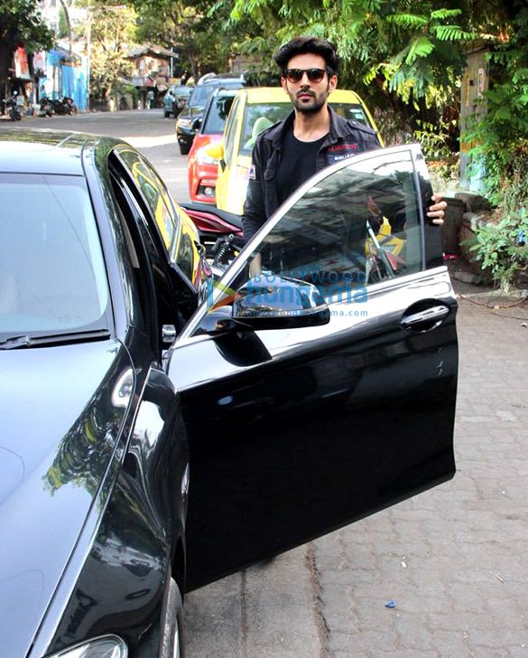 kartik aaryan snapped in bandra 6 2