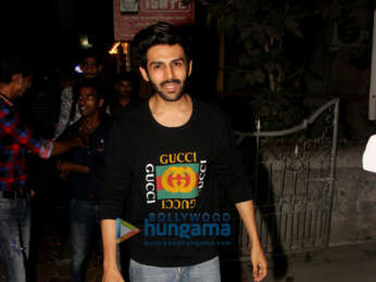 Kartik Aaryan snapped with his girlfriend at Farmers' Cafe in Bandra