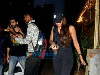Kartik Aaryan snapped with his girlfriend at Farmers' Cafe in Bandra