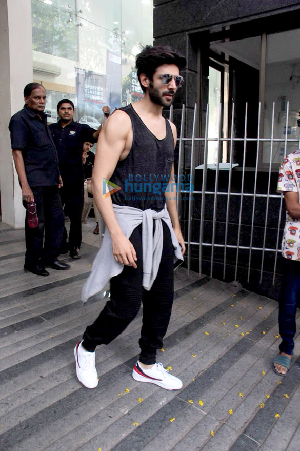 kartik aaryan spotted after a work out session at the gym 3