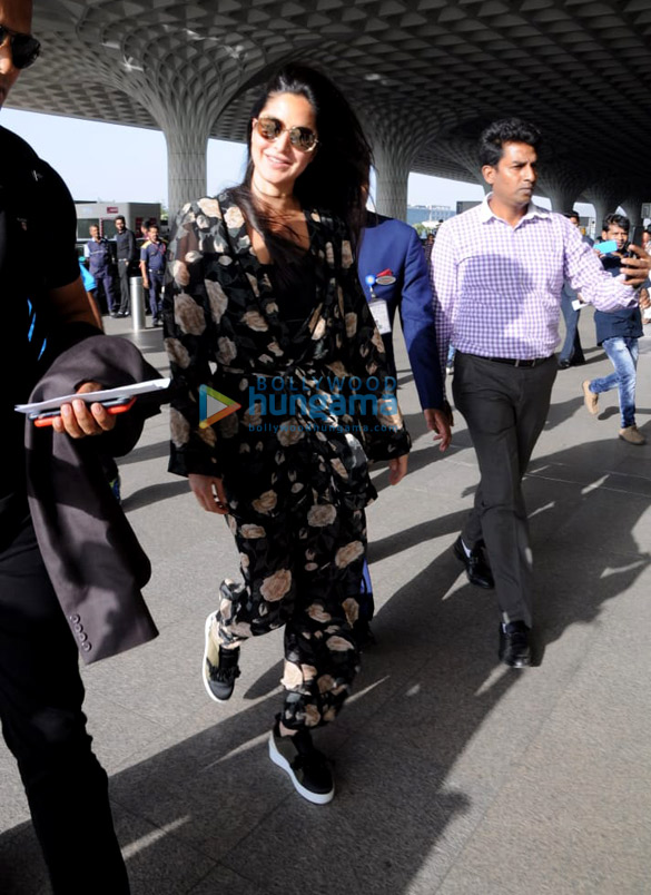 katrina kaif snapped at the airport while heading to delhi 1
