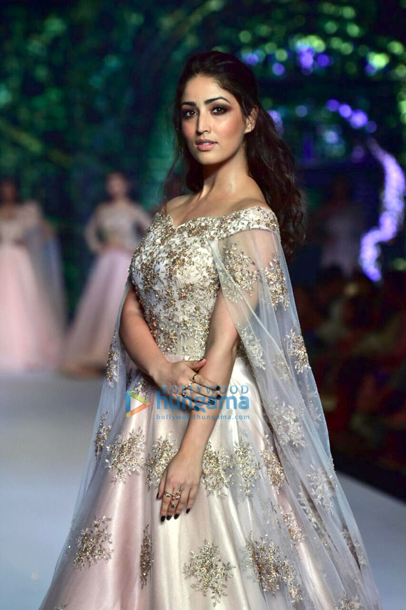 kiara advani anita hassanandani and others walks the ramp at the bombay times fashion week9 2