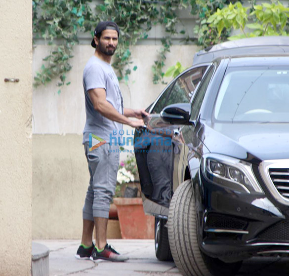 malaika arora and shahid kapoor spotted at the gym in bandra 6