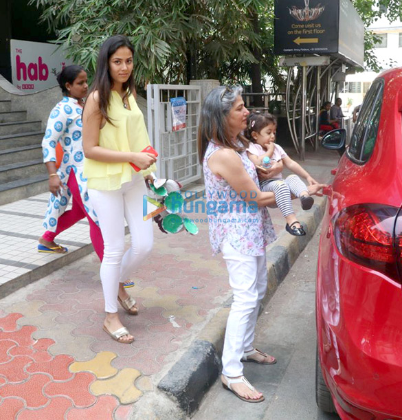 mira rajput snapped with misha and her grandmother at a play school in bandra 4