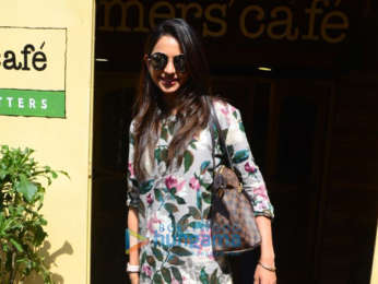 Rakul Preet Singh spotted at Farmer's Cafe in Bandra