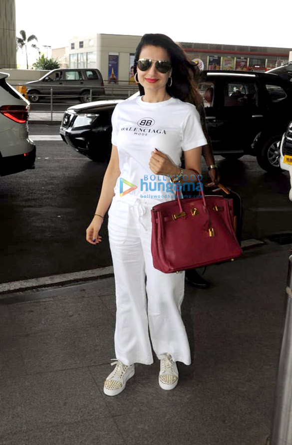 ranveer singh urvashi rautela sidharth malhotra and others snapped at the airport 11