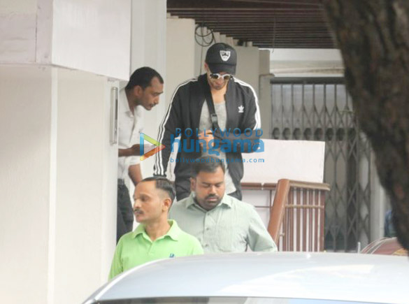 ranveer singh spotted outside a clinic in bandra 4