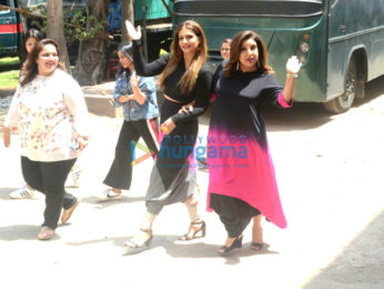 Raveena Tandon and Farah Khan snapped on sets of Entertainment Ki Raat