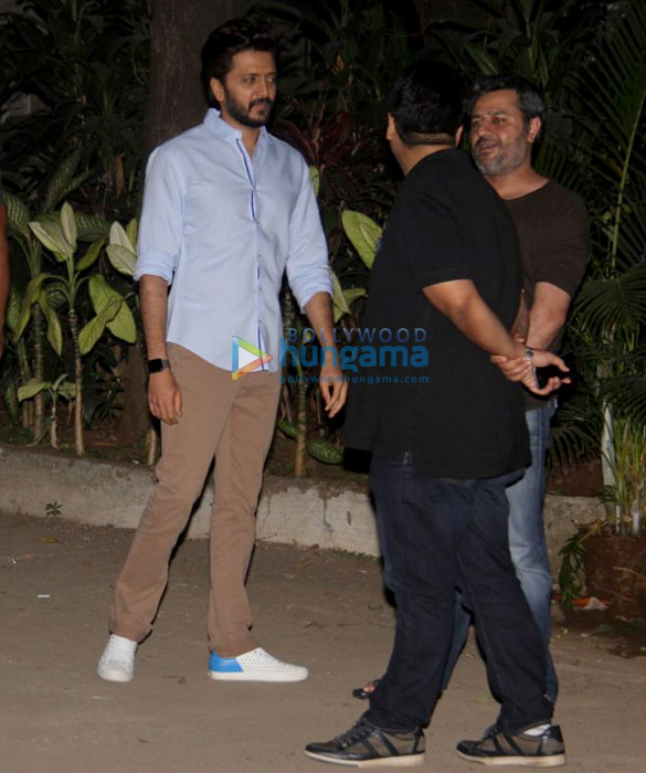 riteish deshmukh and milap zaveri spotted after a meeting in khar 005 2