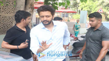Riteish Deshmukh snapped at Cafe Coffee Day in Bandra