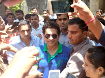 Sachin Tendulkar snapped meeting fans on his birthday