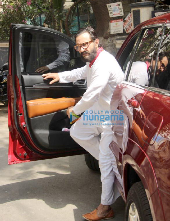 saif ali khan snapped at a recording studio in bandra 2