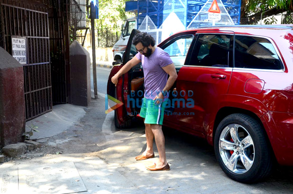 saif ali khan spotted at dubbing studio in bandra 3