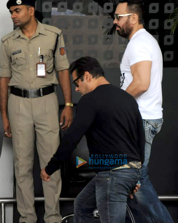 salman khan proceeds to jodhpur with sisters alvira and arpita 6