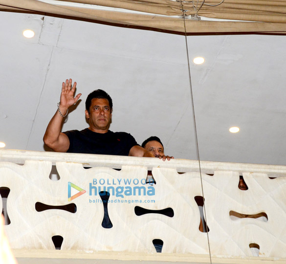 salman khan snapped in the balcony at galaxy apartments 2